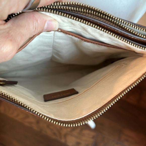 Margot Tan Leather Crossbody Bag - Picture 4 of 15